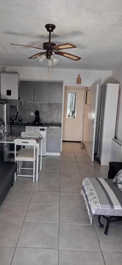 Sur Le Port, Studio Avec Vue Sur La Marina Apartman Gruissan Kültér fotó